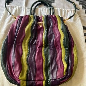 Prada leather waves purse!💜